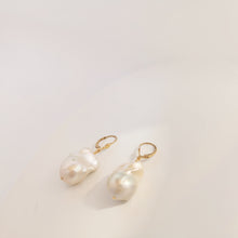 Load image into Gallery viewer, Rita baroque earring HE019
