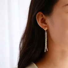 Load image into Gallery viewer, Pearls tassel earring HE020
