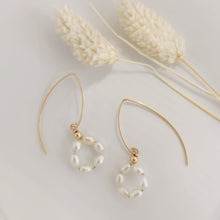 Load image into Gallery viewer, Maley flower earring | Gold filled freshwater pearl HE029
