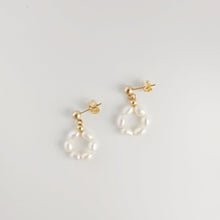 Load image into Gallery viewer, Maley flower earring | Gold filled freshwater pearl HE029
