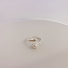 Load image into Gallery viewer, Nina silver pearl ring R004
