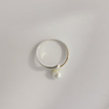 Load image into Gallery viewer, Nina silver pearl ring R004
