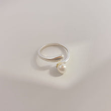 Load image into Gallery viewer, Nina silver pearl ring R004
