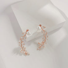 Load image into Gallery viewer, Bridal Pearl ear climber | Silver or Rose Gold Plating E052
