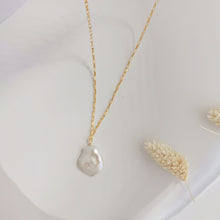 Load image into Gallery viewer, Liz baroque pearl pendant necklace | Baroque pearl gold filled chain HN023
