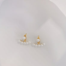 Load image into Gallery viewer, Pearl ear jacket | Faux pearls, stainless steel with gold plating E079
