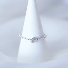 Load image into Gallery viewer, Teardrop twist ring R027
