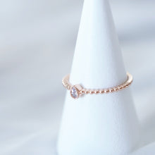 Load image into Gallery viewer, Teardrop twist ring R027
