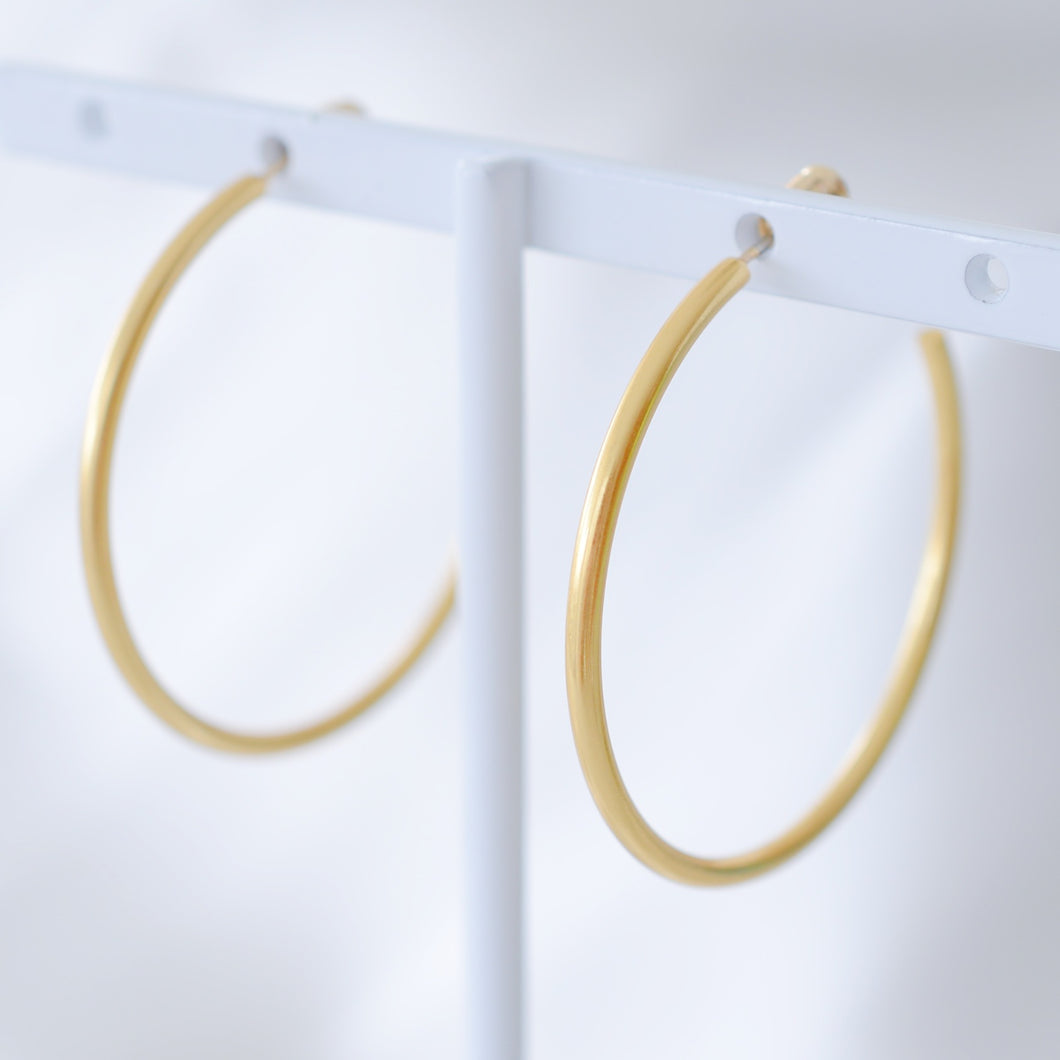 E003 Matte gold hoop