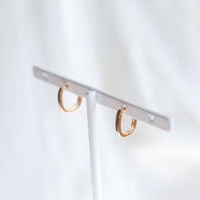 Load image into Gallery viewer, E074 Dainty square hoop
