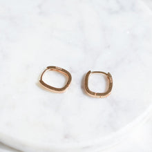 Load image into Gallery viewer, E074 Dainty square hoop
