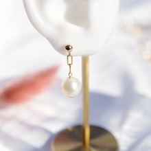 Load image into Gallery viewer, Lyric pearl earring | Freshwater pearls, gold filled chain HE025
