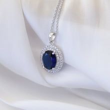 Load image into Gallery viewer, Statement pendant necklace N001
