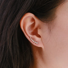 Load image into Gallery viewer, Sparkle ear climber E059
